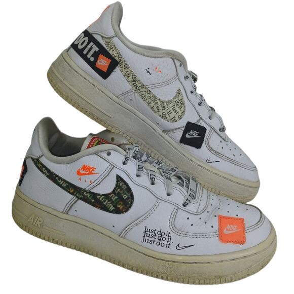 Nike Air Force 1 Girls Low Cut 'Just Do It' White Sneakers - Size 5Y - Picture 1 of 7